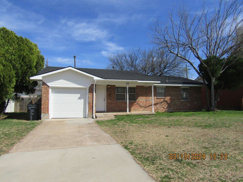 23 NW 53rd St in Lawton, OK - Building Photo