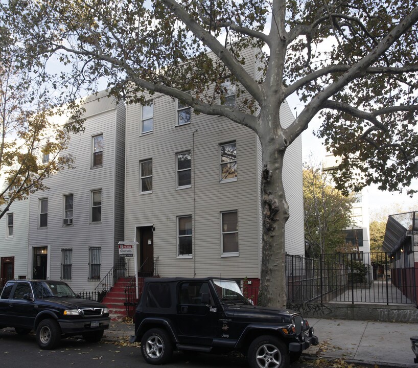 95 Adelphi St in Brooklyn, NY - Building Photo