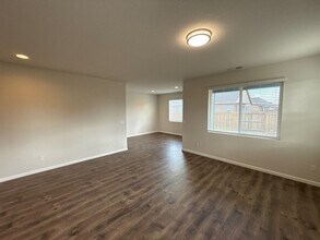 5012 49th Ave NE in Salem, OR - Building Photo - Building Photo