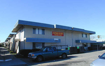 The Topaz Apartments in Hayward, CA - Building Photo - Building Photo