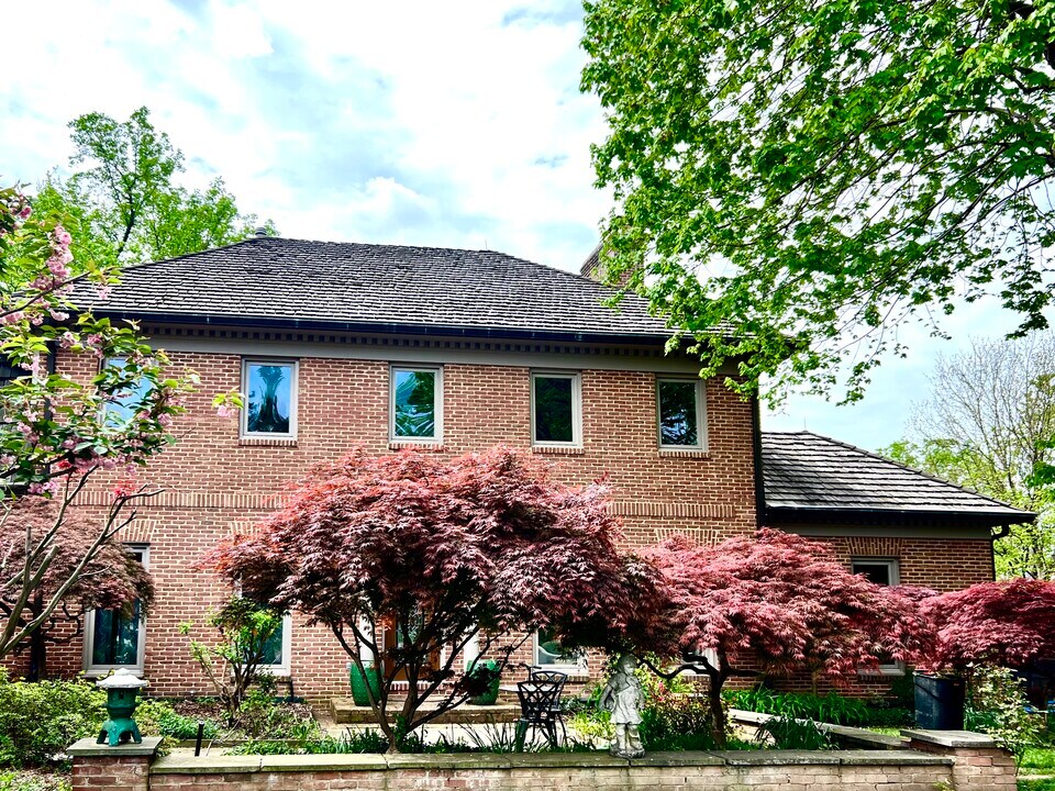 5112 Cape Cod Ct in Bethesda, MD - Building Photo