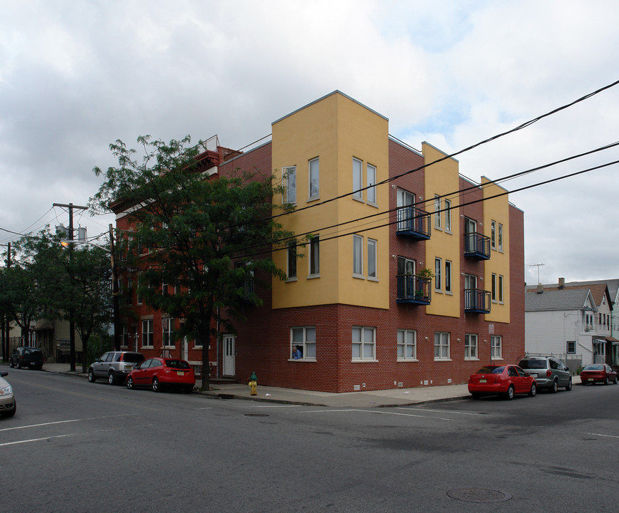 136-142 Fleming Ave in Newark, NJ - Building Photo