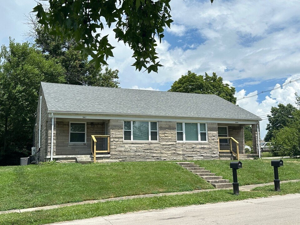 387-389-389 Manhattan Dr in Lexington, KY - Building Photo