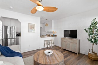 13304 2nd St E in Madeira Beach, FL - Building Photo - Building Photo