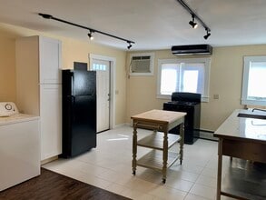 38 Cutts Ave, Unit B in Saco, ME - Building Photo - Building Photo