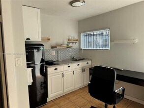 621 NW 19th Ave in Miami, FL - Building Photo - Building Photo