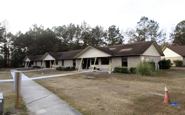 Plantation Apartments I & II in Richmond Hill, GA - Foto de edificio - Building Photo