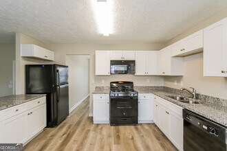 6059 Shadow Lake Way in Lithonia, GA - Building Photo - Building Photo