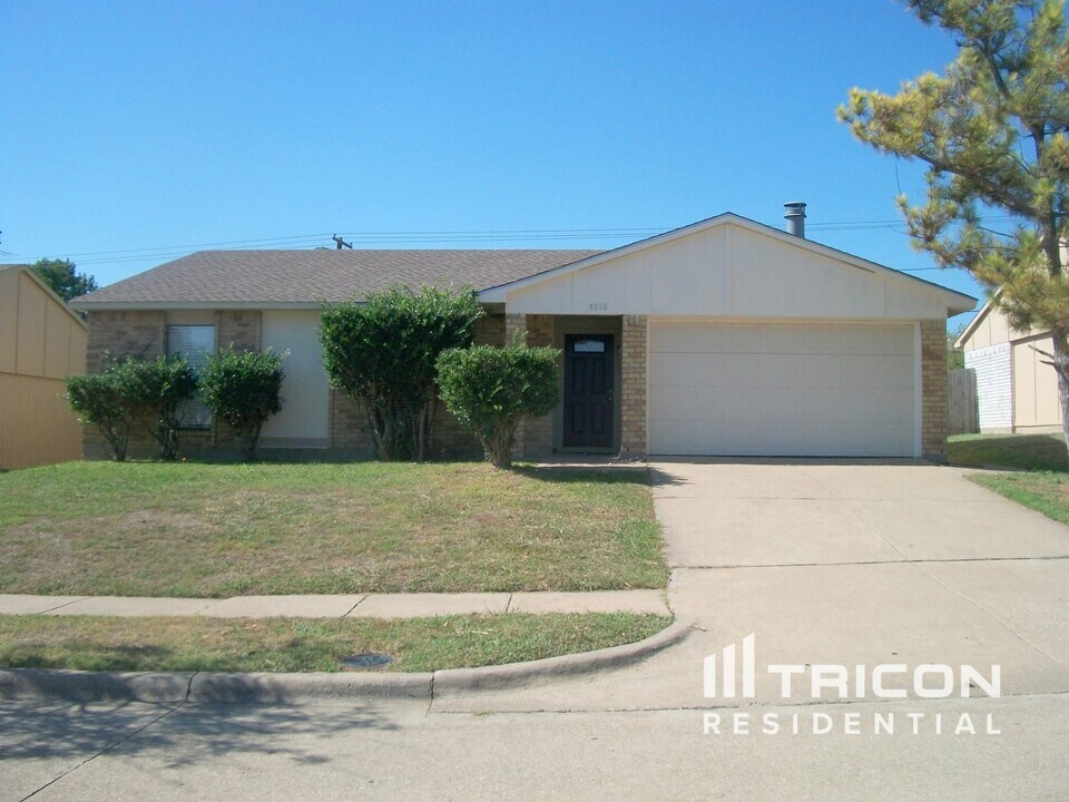 9215 Sophora Dr in Dallas, TX - Building Photo