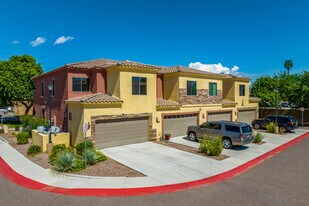 Portales Town Homes in Glendale, AZ - Building Photo
