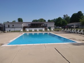 Valley Brook MHC in Indianapolis, IN - Foto de edificio - Building Photo