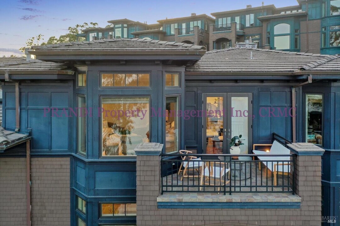 46 De Silva Island Dr in Mill Valley, CA - Building Photo