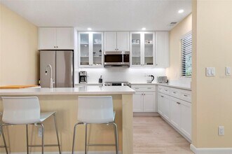 1707 Pelican Cove Rd in Sarasota, FL - Building Photo - Building Photo