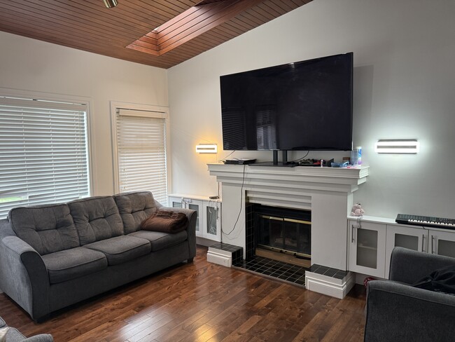 15261-15295 95 Ave in Surrey, BC - Building Photo - Building Photo