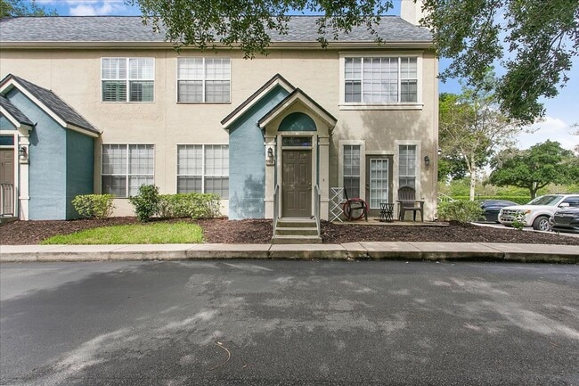property at 13703 Richmond Park Dr N