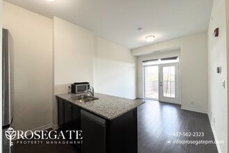200 Lagerfeld Dr in Brampton, ON - Building Photo - Building Photo