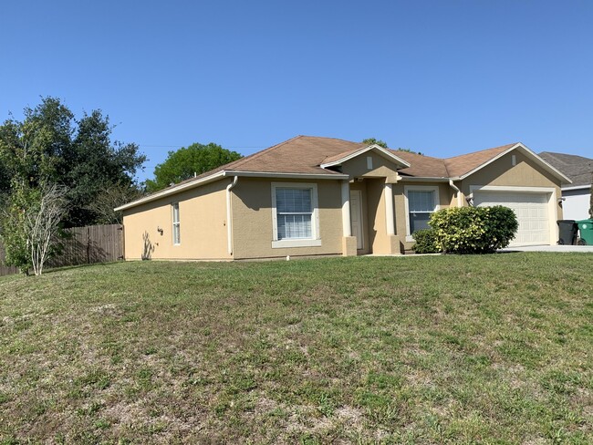 269 SW Ridgecrest Dr in Port St. Lucie, FL - Building Photo - Building Photo