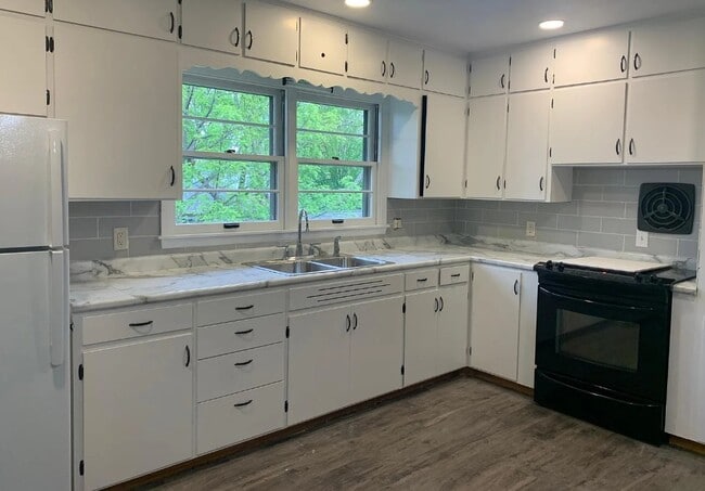 property at 1028 W 12th St