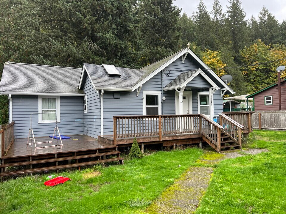 2344 Northlake Way NW in Bremerton, WA - Building Photo