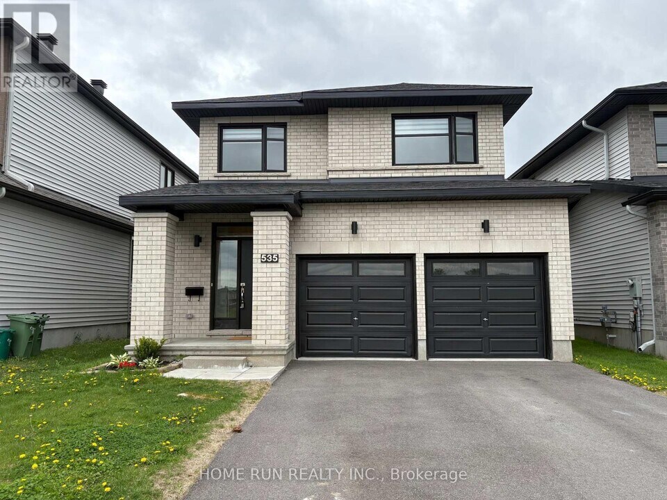 535 Honeylocust Ave in Ottawa, ON - Building Photo