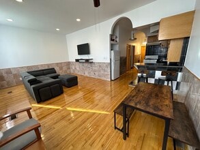 1521 W Walton St, Unit #2 in Chicago, IL - Foto de edificio - Building Photo