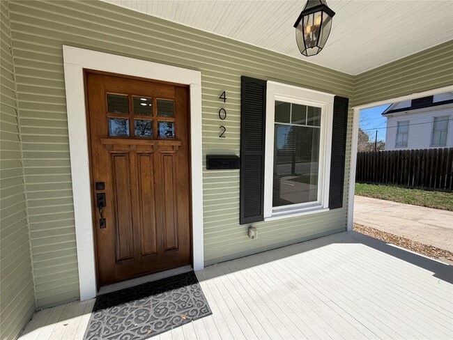 402 W Third Street Unit in Brenham, TX - Foto de edificio - Building Photo