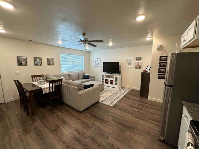 393 W 625 N in Payson, UT - Foto de edificio - Building Photo