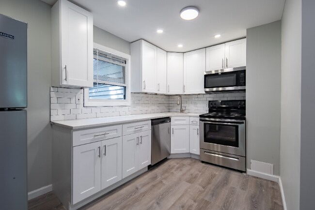 169 Hutton St-Unit -2R in Troy, NY - Building Photo - Building Photo