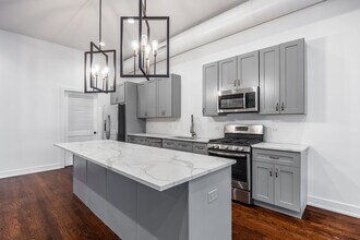 2500 W Chicago Ave in Chicago, IL - Building Photo - Building Photo