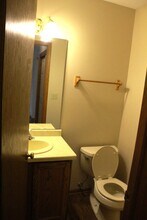 376-376 Thomas Dr in Port Washington, WI - Building Photo - Building Photo