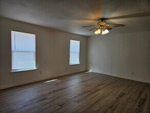 1511 W Mesa Park Dr in Round Rock, TX - Building Photo - Building Photo