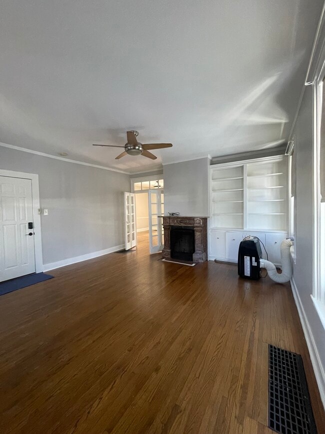 134 E Maple St, Unit #2 in Hinsdale, IL - Building Photo - Building Photo