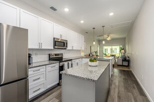 Keys at Wildwood in Oxford, FL - Building Photo