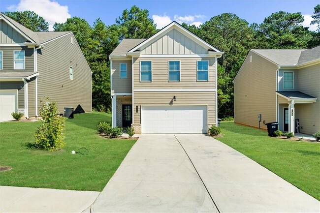 105 Harrison St in Calhoun, GA - Foto de edificio - Building Photo