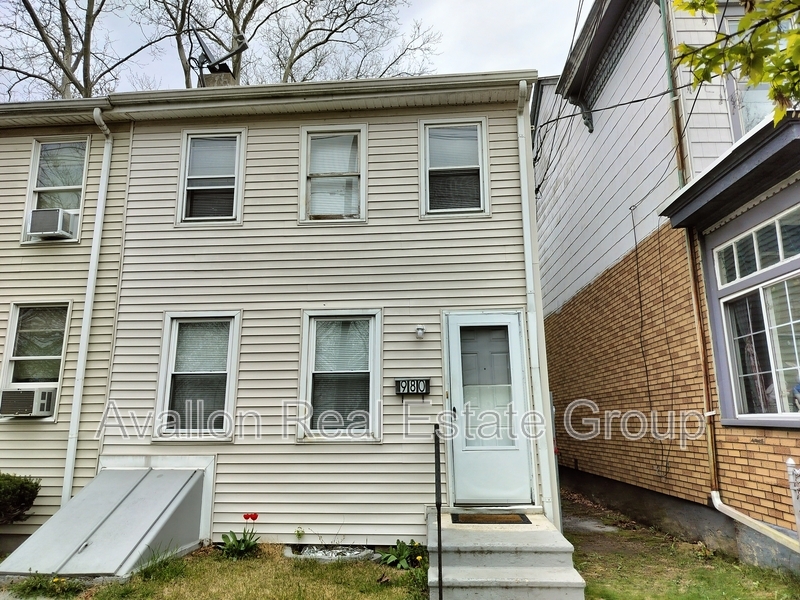 980 Lamberton St in Trenton, NJ - Building Photo