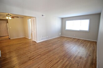 Charlotte Square - 3330-3368 Charlotte in Kansas City, MO - Foto de edificio - Interior Photo