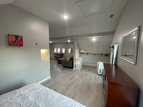 4522 E Washington St, Unit Unit 5 in Indianapolis, IN - Building Photo - Building Photo