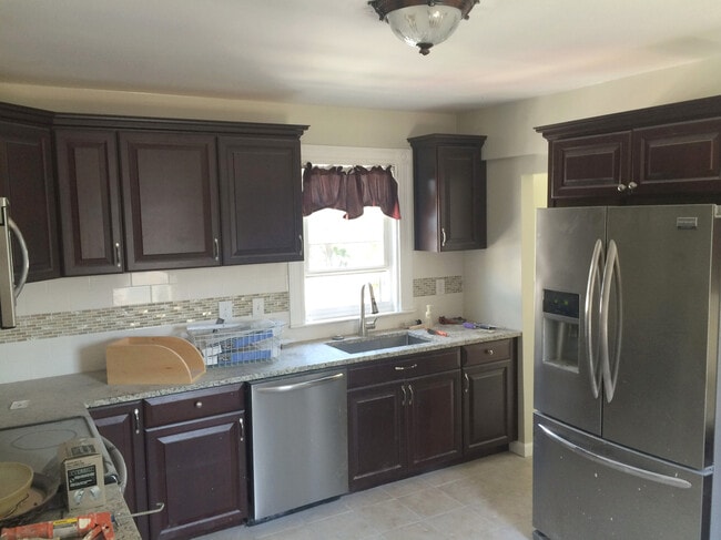 16 Lincoln St, Unit 2 in Somerville, MA - Foto de edificio - Building Photo