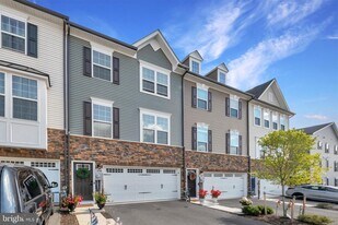 256 Stallion St in Frederick, MD - Building Photo