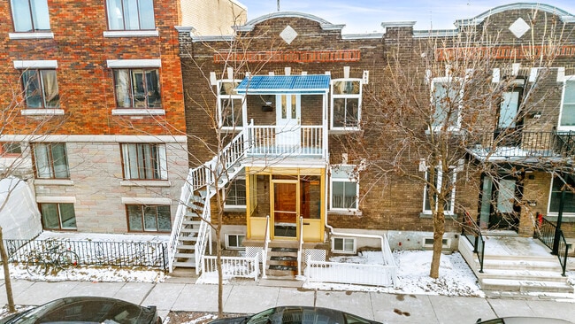 property at 6992 D'outremont Av