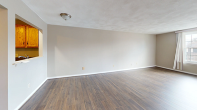 24 South St, Unit 36A in Medford, MA - Foto de edificio - Building Photo