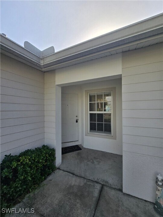 4619 SE 4th Pl in Cape Coral, FL - Building Photo