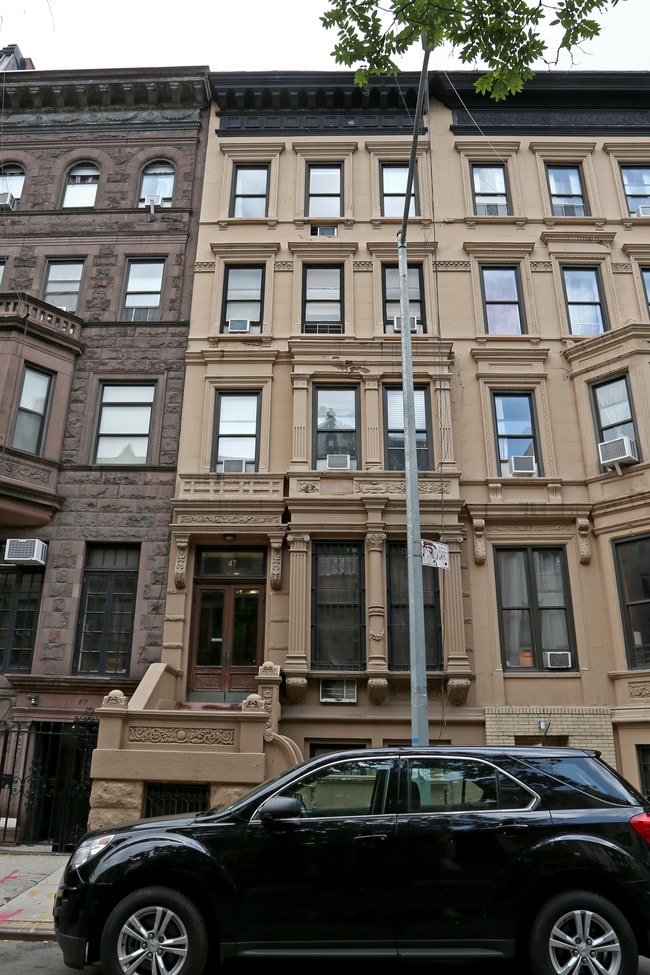 47 W 75th St in New York, NY - Foto de edificio - Building Photo
