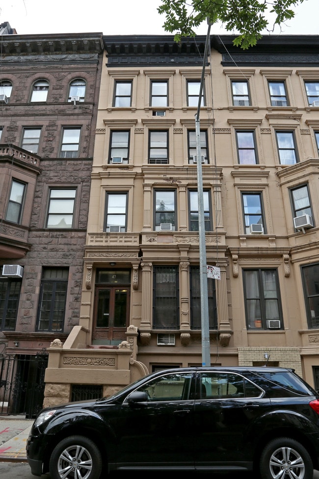 47 W 75th St in New York, NY - Building Photo - Building Photo