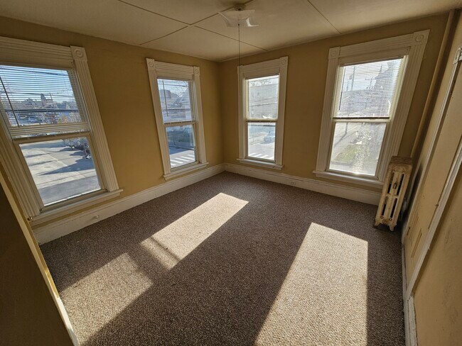 494 Pine St in Manchester, NH - Foto de edificio - Building Photo