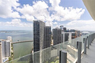 300 Biscayne Blvd Way in Miami, FL - Foto de edificio - Building Photo