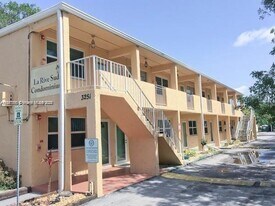 3251 SW 44th St in Fort Lauderdale, FL - Building Photo