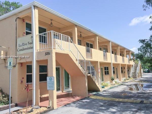property at 3251 SW 44th St