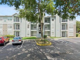 2550 N Alafaya Trail in Orlando, FL - Building Photo