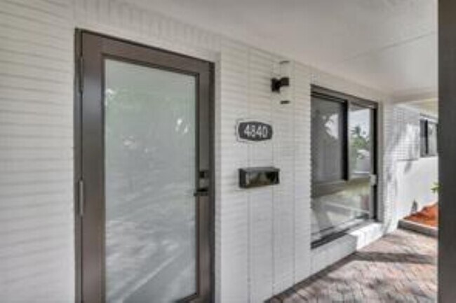 4840 NE 5th Ave in Fort Lauderdale, FL - Building Photo - Building Photo
